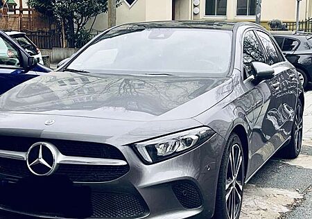 Mercedes-Benz A 180 Edition 19 PROGRESSIV / PANORAMADACH