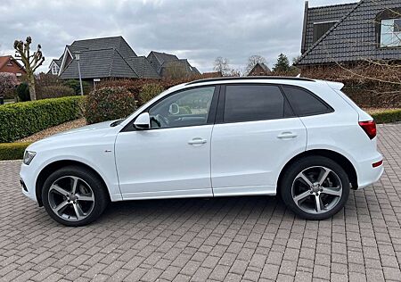 Audi Q5 2.0 TDI quattro S line ((20"+ACC+Pano+AHK))