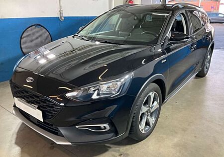 Ford Focus Turnier Active Navi LED ACC Apple CarPlay Android