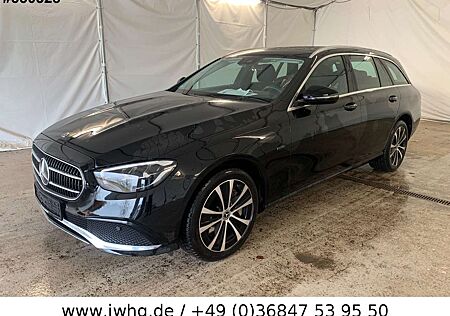 Mercedes-Benz E 300 de 4Matic LED Wides. Kam DAB 18" Navi PLUS