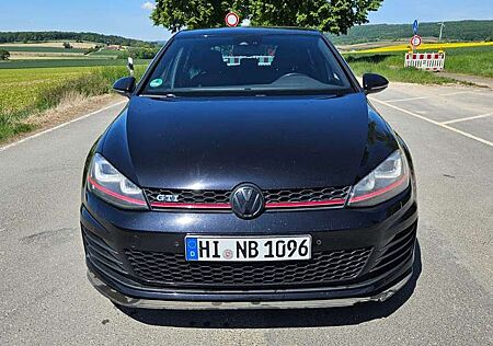 VW Golf GTI Volkswagen BlueMotion Technology DSG