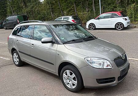 Skoda Fabia 1,4 Combi Ambient*KLIMA*ALU*AHK*TÜV-AU-NEU