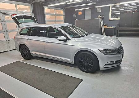 VW Passat Variant Volkswagen 2.0 TDI SCR DSG (BlueM.) Highline
