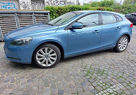 Volvo V40 +Diesel+D3+Geartronic+Momentum