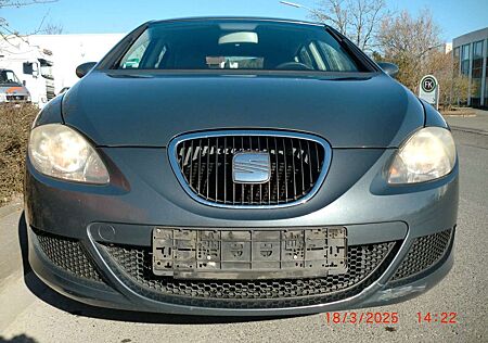 Seat Leon Reference 1.6 Benzin Klima ALU AHK TÜV