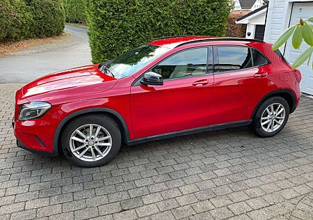 Mercedes-Benz GLA 220 d 4Matic 7G-DCT