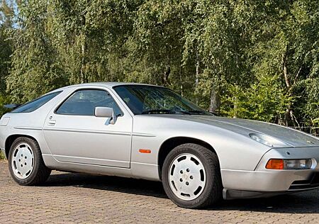 Porsche 928 S4