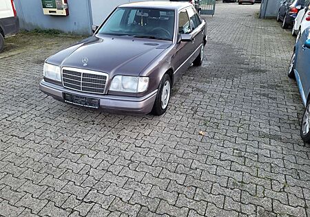 Mercedes-Benz E 200 TÜV Neu