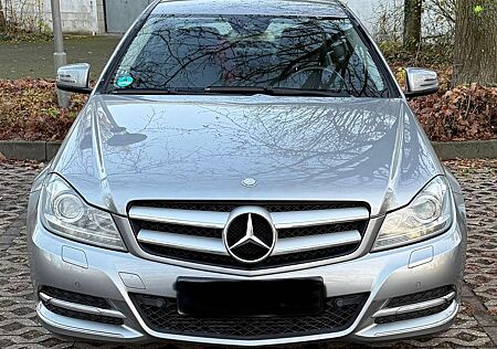 Mercedes-Benz C 220 CDI DPF Coupe (BlueEFFICIENCY) 7G-TRONIC