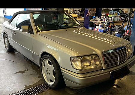 Mercedes-Benz E 220 4,3 L AMG,306 PS,W124 Cabrio mit H-Kennz.!