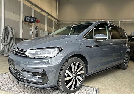 VW Touran Volkswagen 1,5TSI DSG Highline R-Line Pano IQ Drive