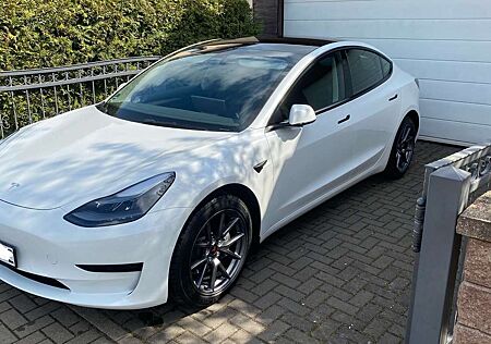 Tesla Model 3 Standard Reichweite Plus Hinterradantrieb