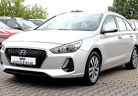 Hyundai i30 1.4 Trend/VOLL SHEFT/NAVI/CARPLAY/RCAM/TEMP/