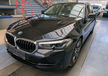 BMW 530 e Pano*4xSHZ*Leder*LED*AHK*Navi*LiveCP*18