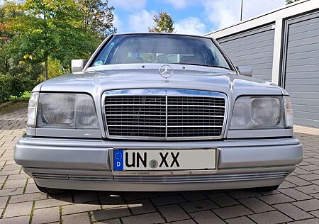 Mercedes-Benz E 220 W-124