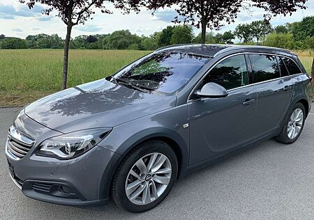 Opel Insignia 2.0 CDTi 4x4 AUTOMATIK *schwenkb.AHK *Navi *Xenon