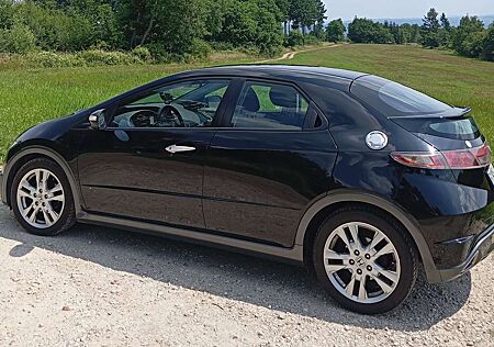 Honda Civic Fließheck 5-Türer 1.8i-VTEC Sport