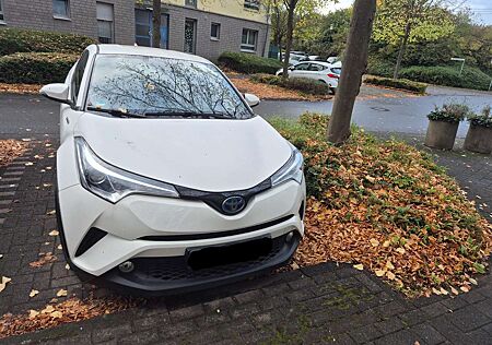 Toyota C-HR Hybrid Style Selection