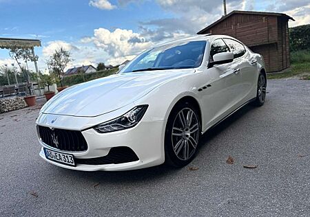 Maserati Ghibli 3.0 V6 Benzin Navi-Schiebedach-Xenon-Volleder