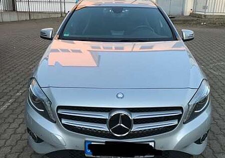 Mercedes-Benz A 180 (BlueEFFICIENCY)Urban