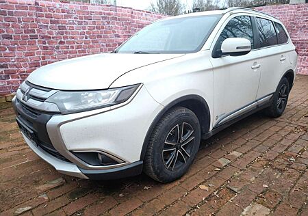 Mitsubishi Outlander Edition 100 2WD 2.0MIVEC MKLampe aktiv