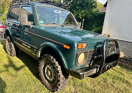 Lada Niva 1.7i AHK Höher MT LED Zusatz