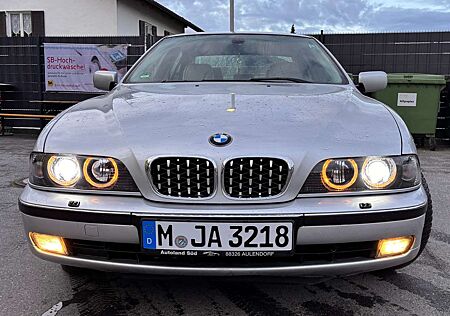 BMW 523i 523