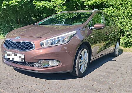 Kia Cee'd Ceed / 1.6 GDI Fifa World Cup Edition