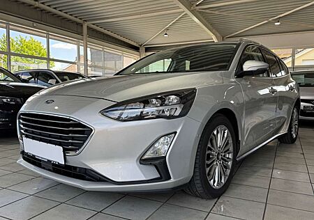 Ford Focus Turnier Titanium/AUTOM/LED/HUD/ACC/AHK/1.H