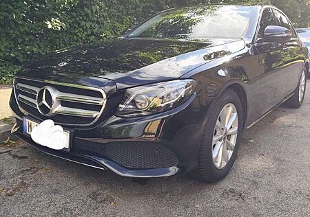 Mercedes-Benz E 200 (213.042)