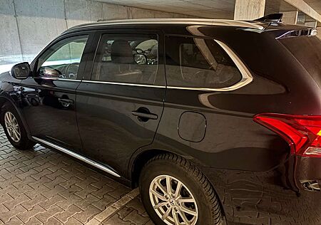 Mitsubishi Outlander 2.0 4WD Plug-In Hybrid Top