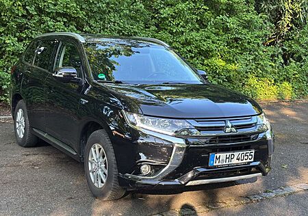 Mitsubishi Outlander 2.0 4WD Plug-In Hybrid Top