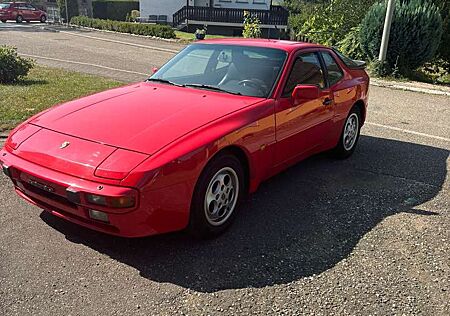 Porsche 944