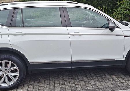 VW Tiguan Allspace Volkswagen 4Motion DSG Highline - Vollleder, Winterräder