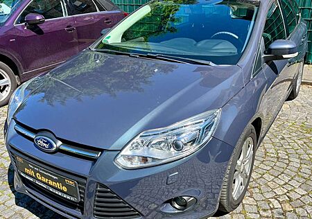 Ford Focus 1.6 TDCI Trend*GARANTIE*XENON/PDC*TÜV/INSP NEU