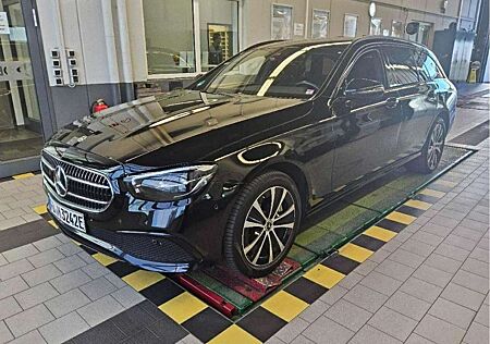 Mercedes-Benz E 300 de 4Mat 9G LED/NAVI/VIRTU/STANDHZ/RFK/AHK