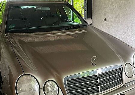 Mercedes-Benz E 320 4-Matic Elegance