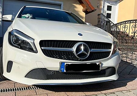 Mercedes-Benz A 180 Harman Kardon, Urban, Apple Carplay