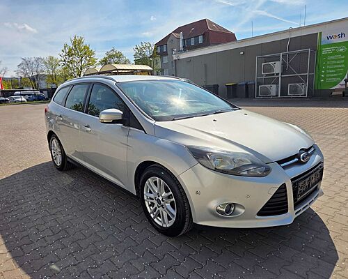 Ford Focus Titanium+abn.AHK+NAVI+Parkasyst.