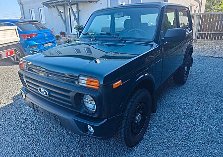 Lada Niva Urban 4x4 Black Edition