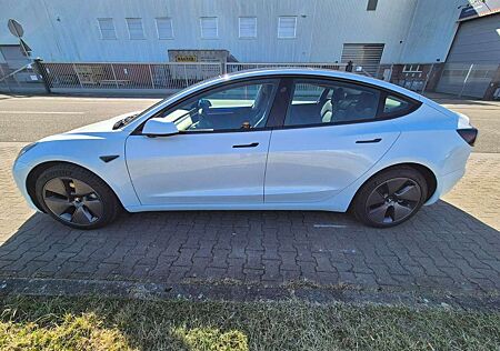 Tesla Model 3 Standard Reichweite Plus Hinterradantrieb