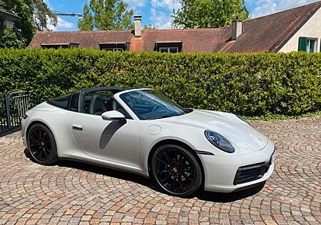Porsche 992 911 Targa 4 PDK Approved 2-27 (1.Hand) KreideUni