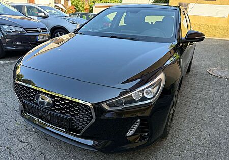 Hyundai i30 Intro NAVI/KAMERA/KLIMAAUTOM./PANORAMADACH