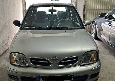 Nissan Micra 1.0 Automatik