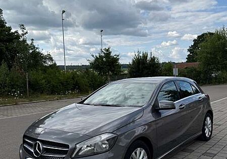 Mercedes-Benz A 200 (BlueEFFICIENCY) 7G-DCT /Navi/Sitzh/Klimaanlage