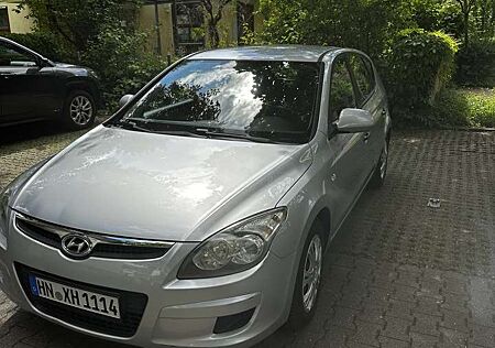 Hyundai i30 1.4 Edition Plus mit neuen Reifen