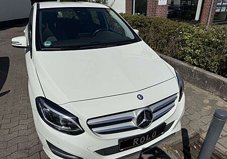 Mercedes-Benz B 180 Urban Sport Leder LED AHK Navi 17 Zoll P