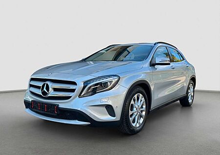 Mercedes-Benz GLA 200 *1.Hand*Navi*LED*Xenon*PDC*Temp*SHZ*Klima