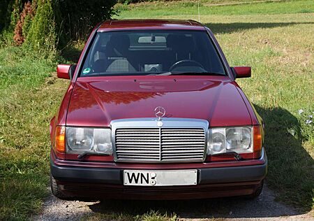 Mercedes-Benz 260 E-Klasse