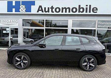 BMW iX AHK Pano CurvedDisplay HUD Soft Close